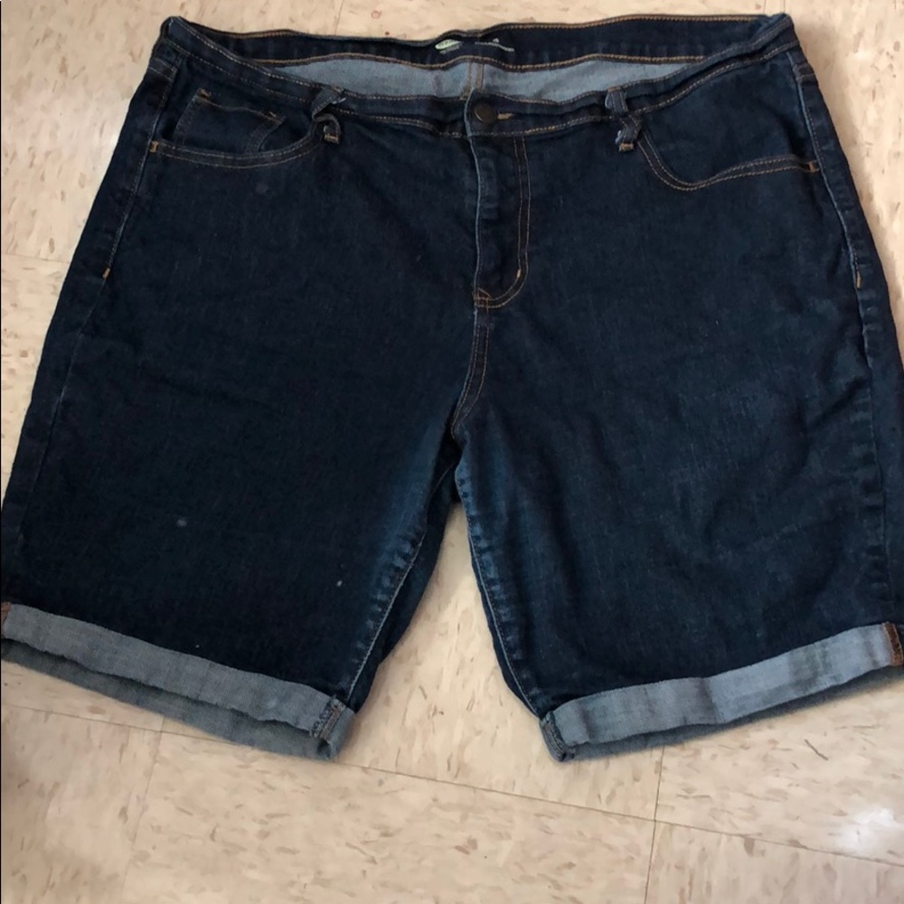 Mid thigh shorts